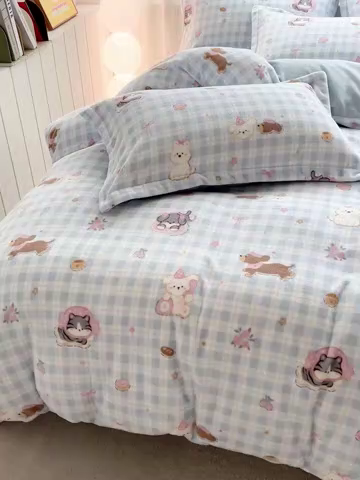 91家纺网 家纺一手货源 找家纺 简一 2025新款小清新牛奶绒印花四件套-卡通系列萌宠乐园