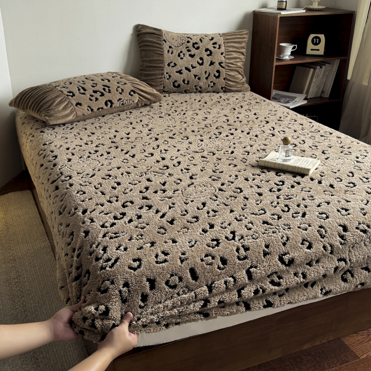 91家纺网 家纺一手货源 找家纺 新印象 2025新款阳离子绒保暖床笠 阳离子绒-斑豹驼