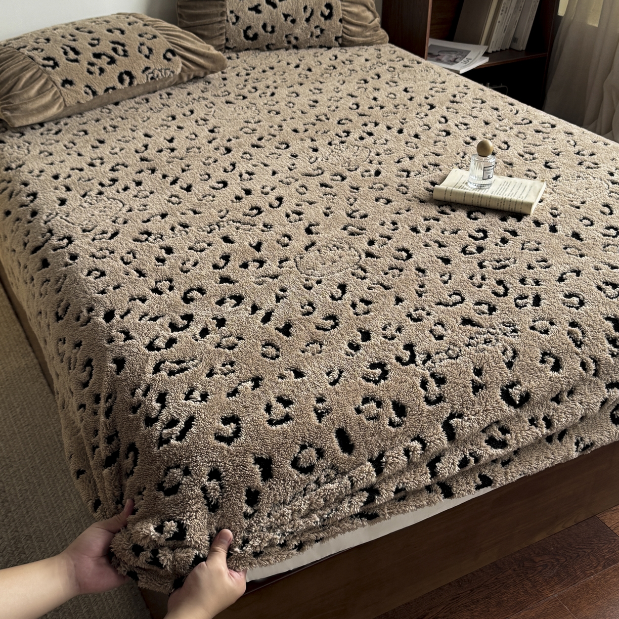 91家纺网 家纺一手货源 找家纺 新印象 2025新款阳离子绒保暖床笠 阳离子绒-斑豹驼