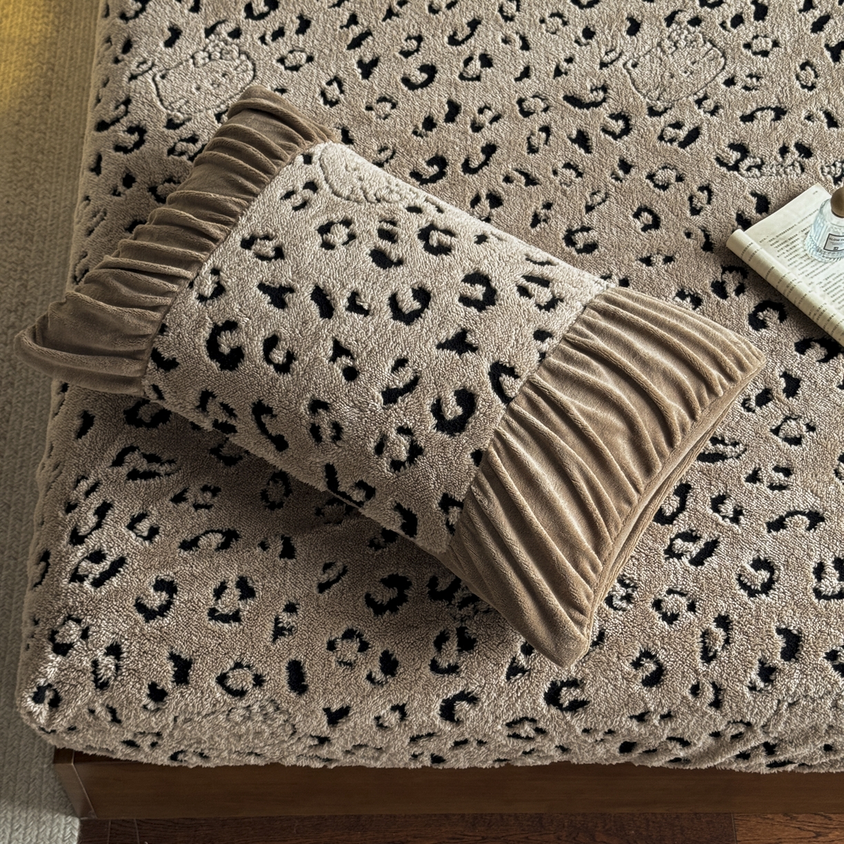 91家纺网 家纺一手货源 找家纺 新印象 2025新款阳离子绒保暖床笠 阳离子绒-斑豹驼