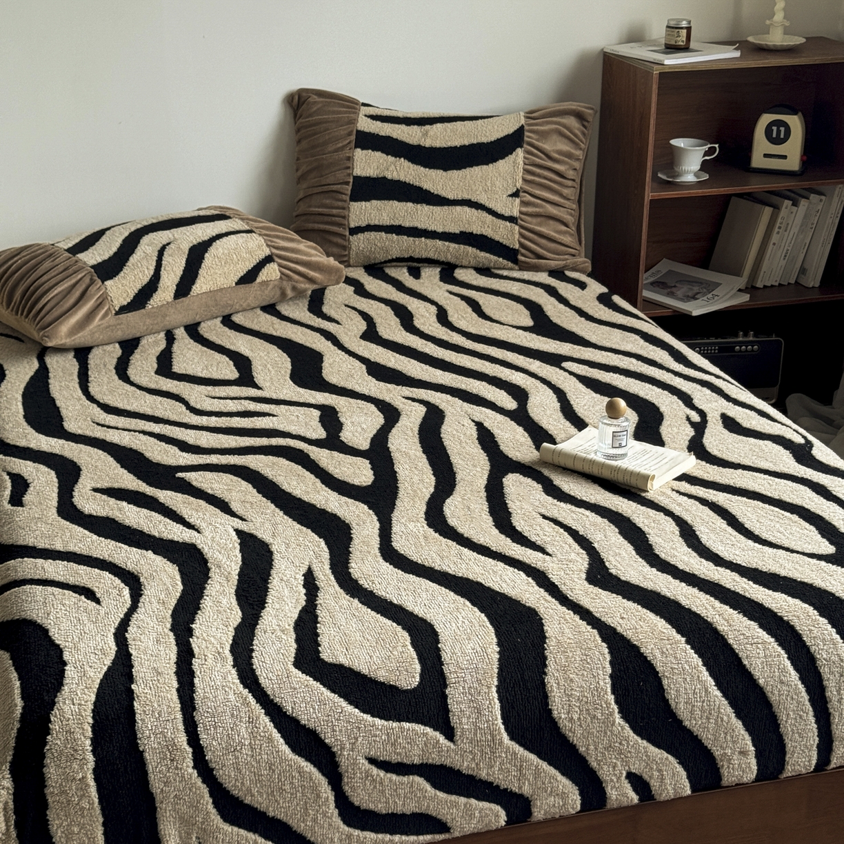 91家纺网 家纺一手货源 找家纺 新印象 2025新款阳离子绒保暖床笠 阳离子绒-斑马纹