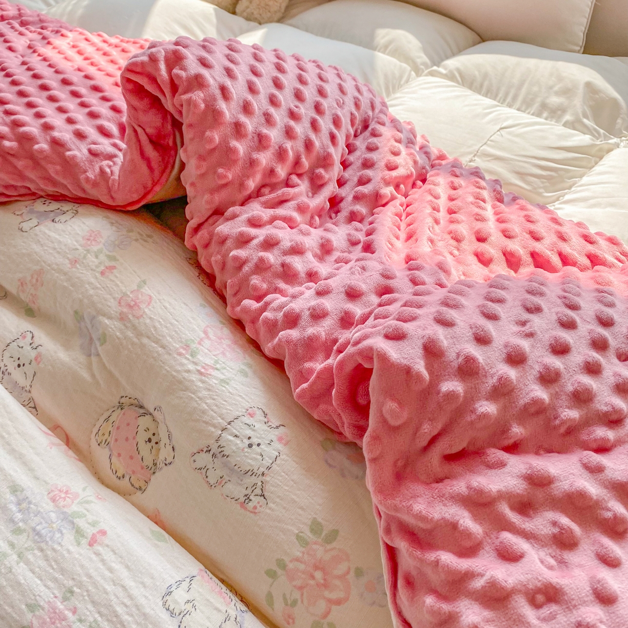 91家纺网 家纺一手货源 找家纺 美宜家 2025新款豆豆绒冬被子皱皱棉提花春秋被芯豆豆被 甜蜜蜜