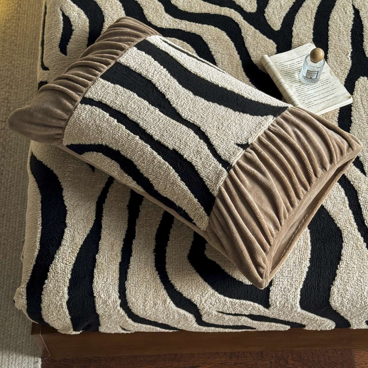 91家纺网 家纺一手货源 找家纺 新印象 2025新款阳离子绒保暖床笠 阳离子绒-斑马纹