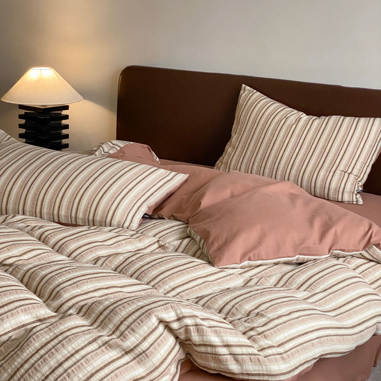 91家纺网 家纺一手货源 找家纺 旷野 2025新款全棉华夫格提花磨毛四件套 吉野-丝绒红