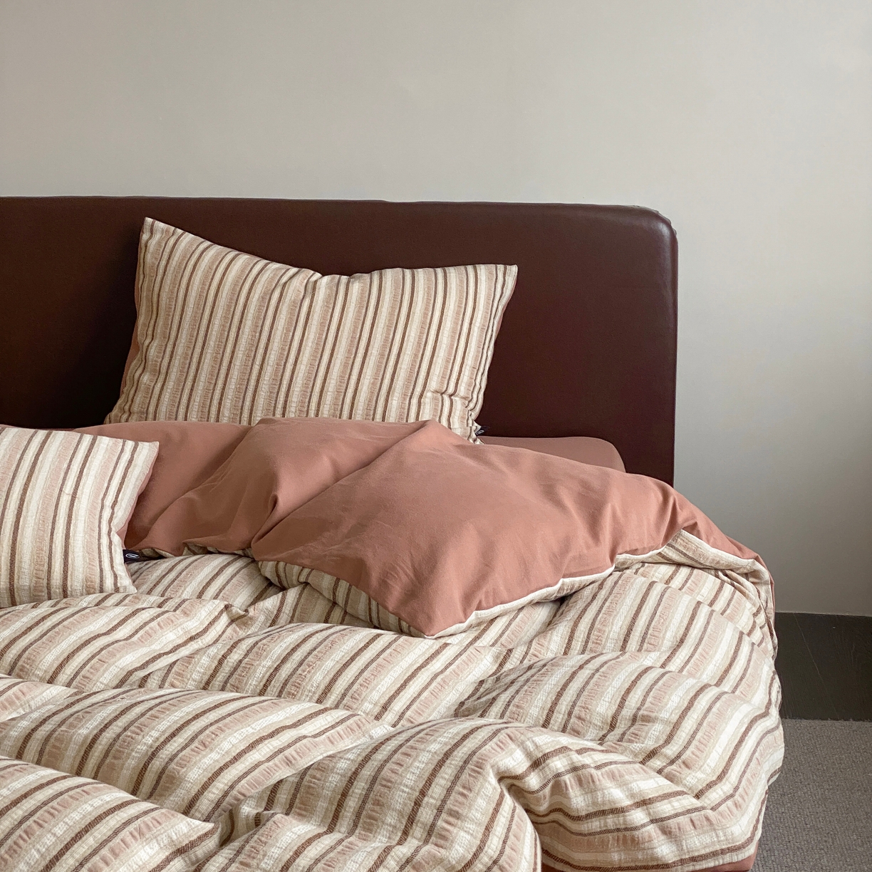 91家纺网 家纺一手货源 找家纺 旷野 2025新款全棉华夫格提花磨毛四件套 吉野-丝绒红