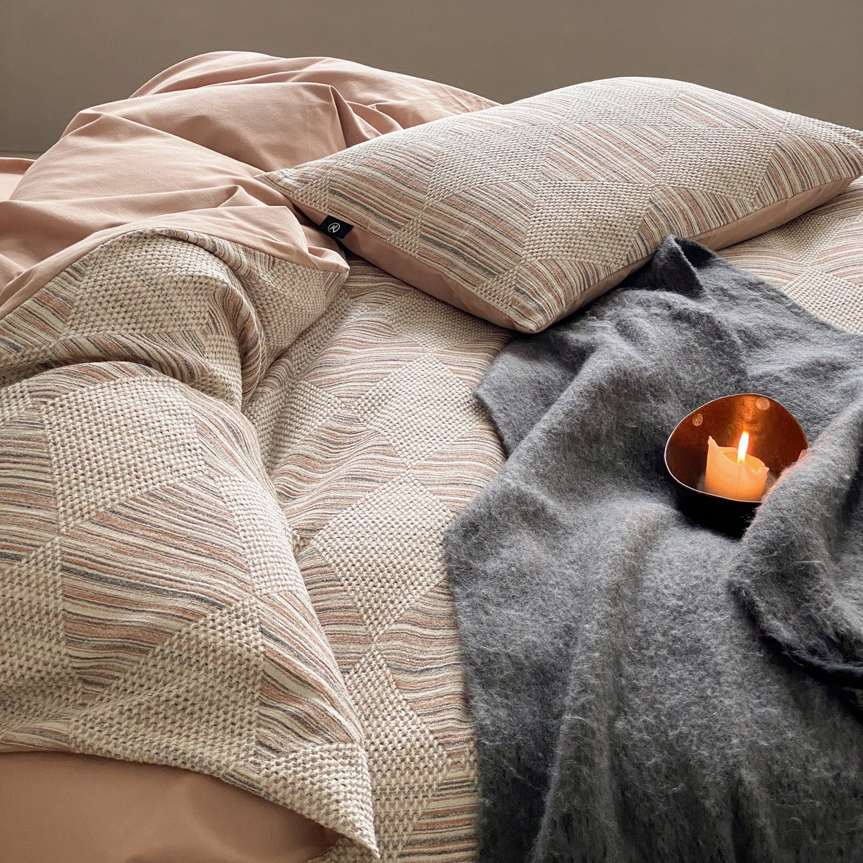 91家纺网 家纺一手货源 找家纺 旷野 2025新款全棉华夫格提花磨毛四件套 吉野-豆蔻粉