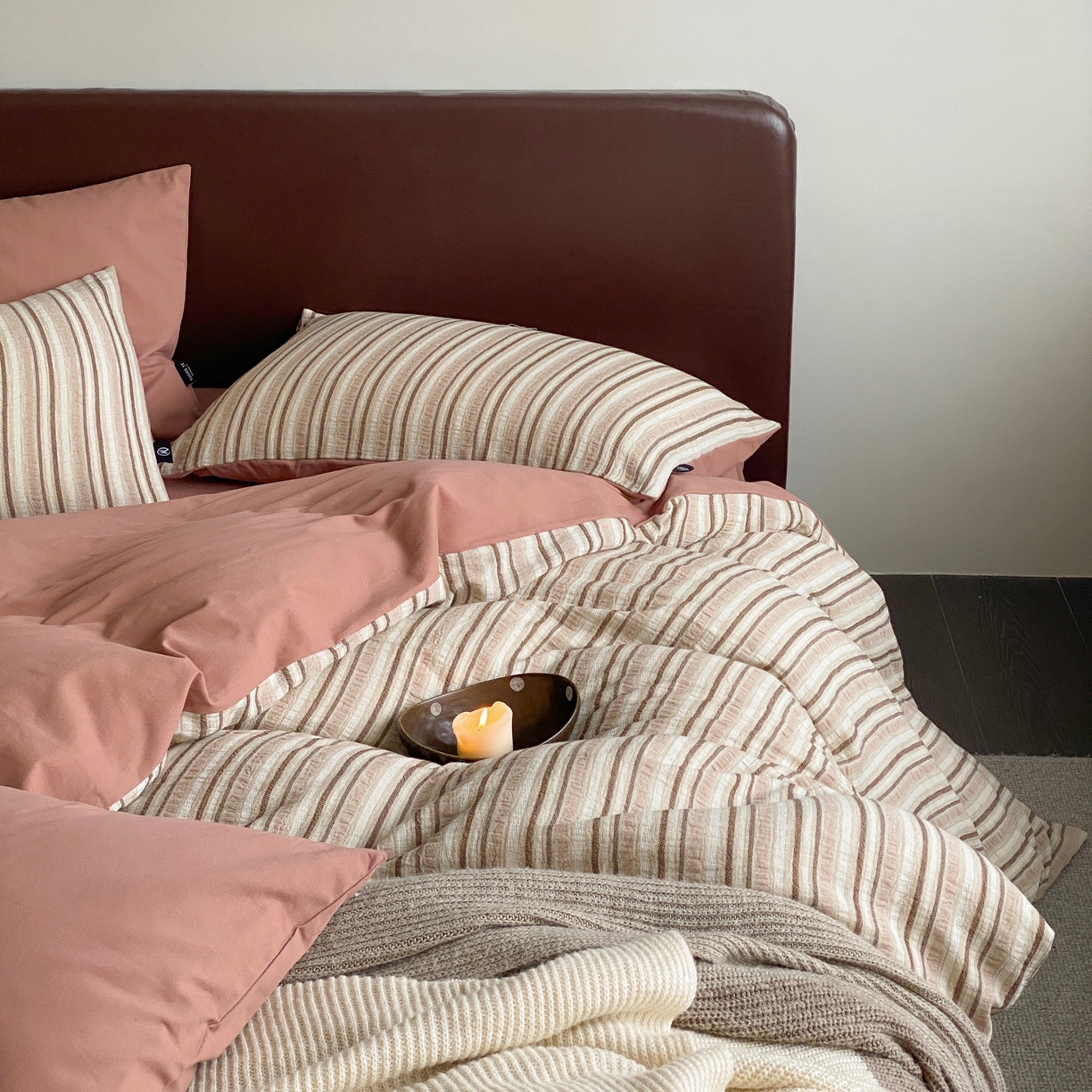 91家纺网 家纺一手货源 找家纺 旷野 2025新款全棉华夫格提花磨毛四件套 吉野-丝绒红