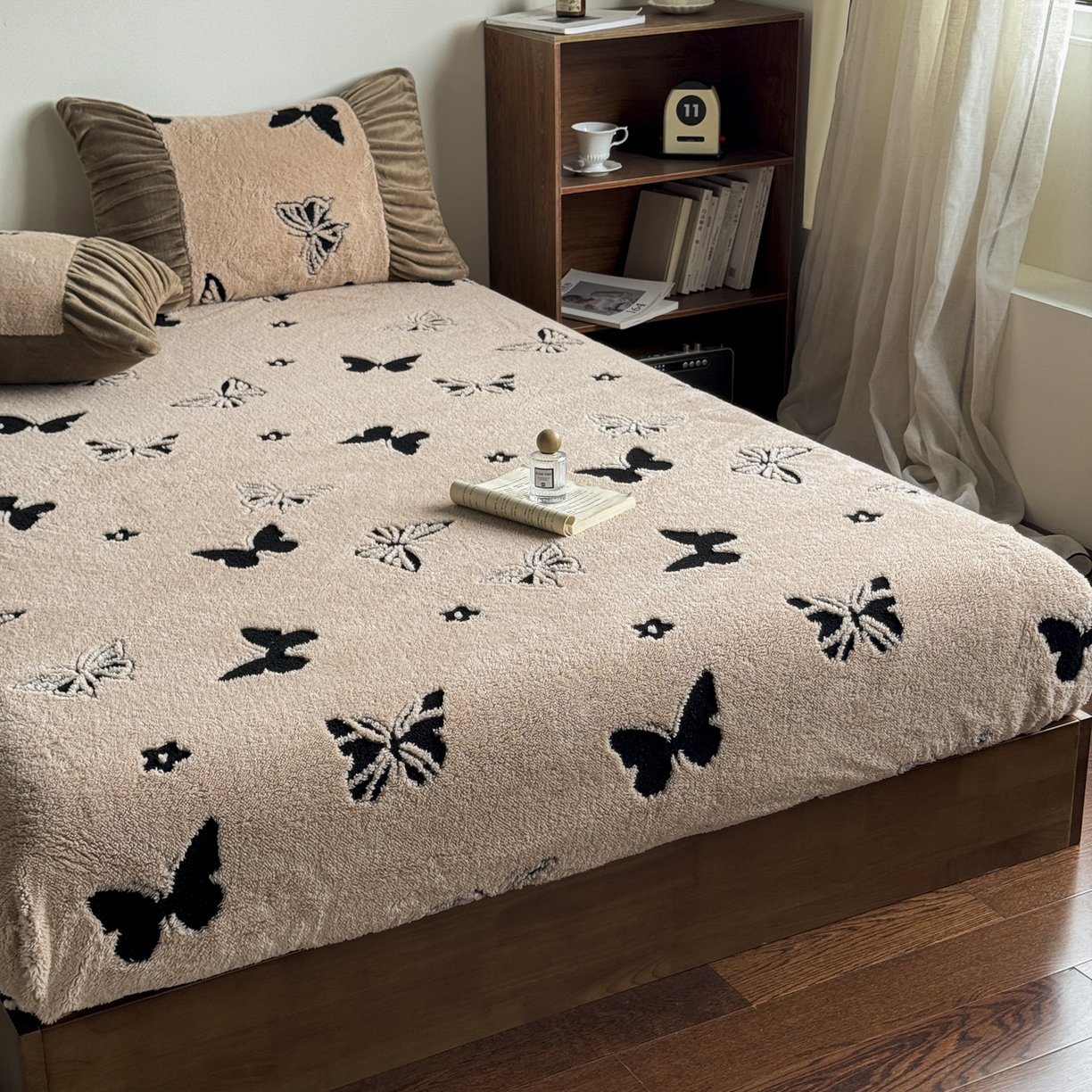 91家纺网 家纺一手货源 找家纺 新印象 2025新款阳离子绒保暖床笠 阳离子绒-蝶季