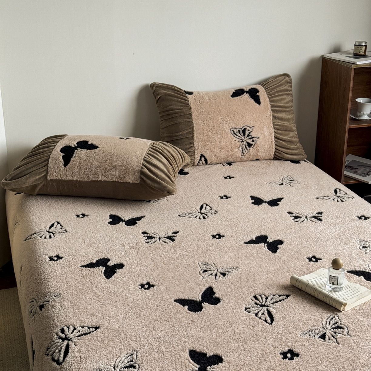 91家纺网 家纺一手货源 找家纺 新印象 2025新款阳离子绒保暖床笠 阳离子绒-蝶季