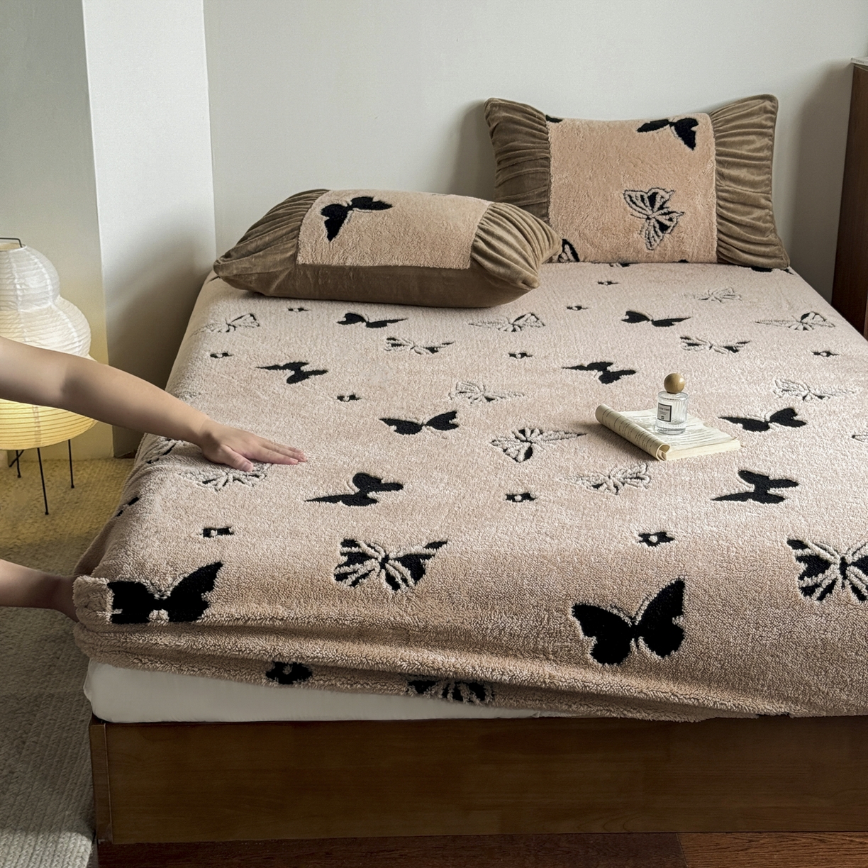 91家纺网 家纺一手货源 找家纺 新印象 2025新款阳离子绒保暖床笠 阳离子绒-蝶季