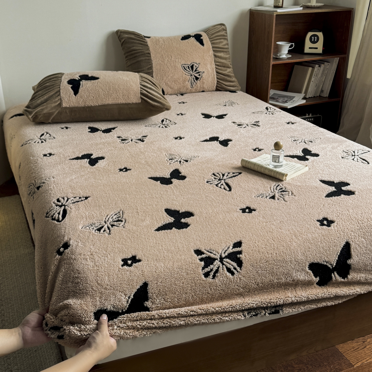 91家纺网 家纺一手货源 找家纺 新印象 2025新款阳离子绒保暖床笠 阳离子绒-蝶季