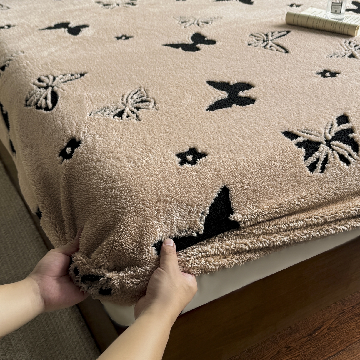 91家纺网 家纺一手货源 找家纺 新印象 2025新款阳离子绒保暖床笠 阳离子绒-蝶季