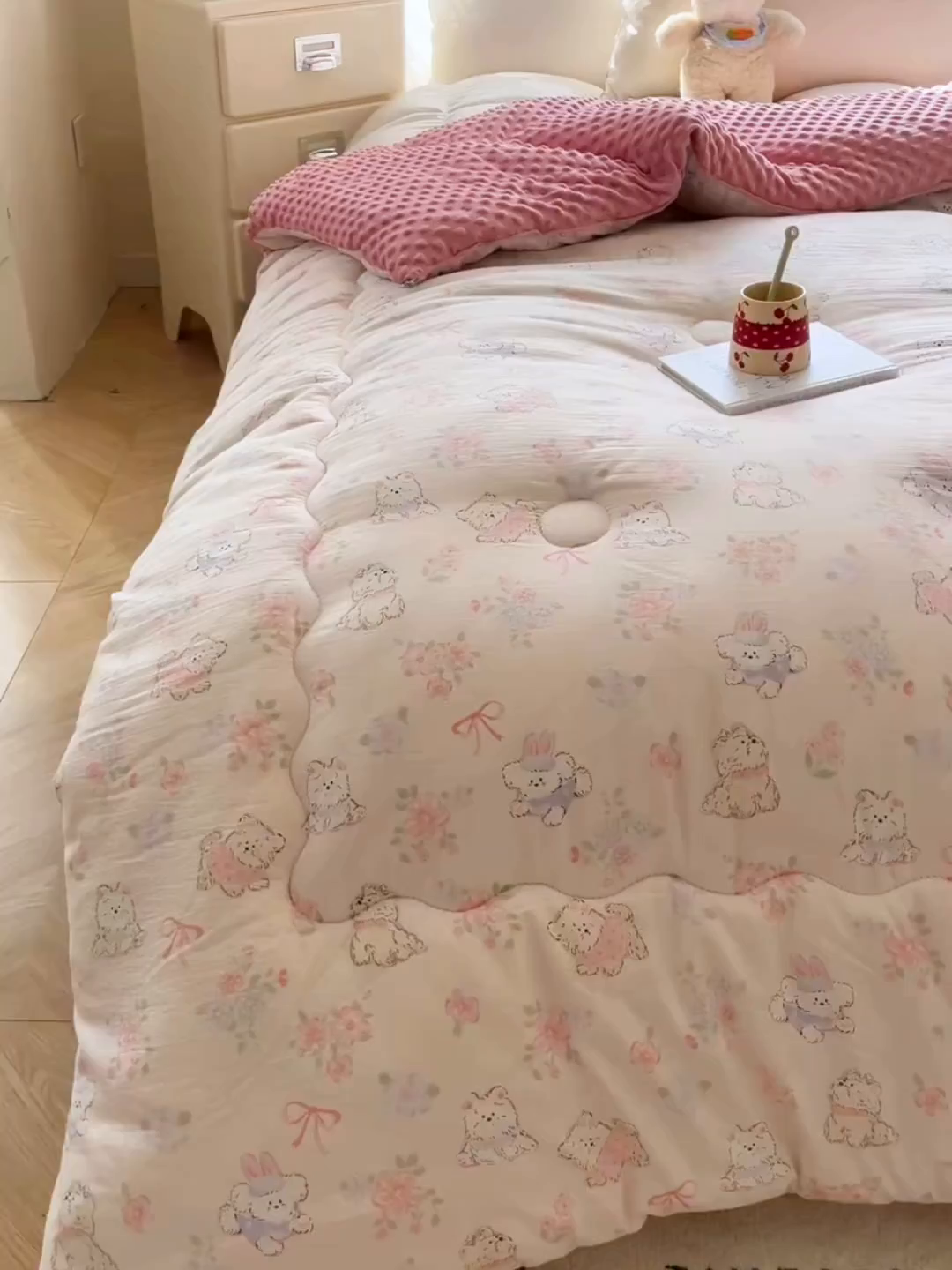 91家纺网 家纺一手货源 找家纺 美宜家 2025新款豆豆绒冬被子皱皱棉提花春秋被芯豆豆被 甜蜜蜜