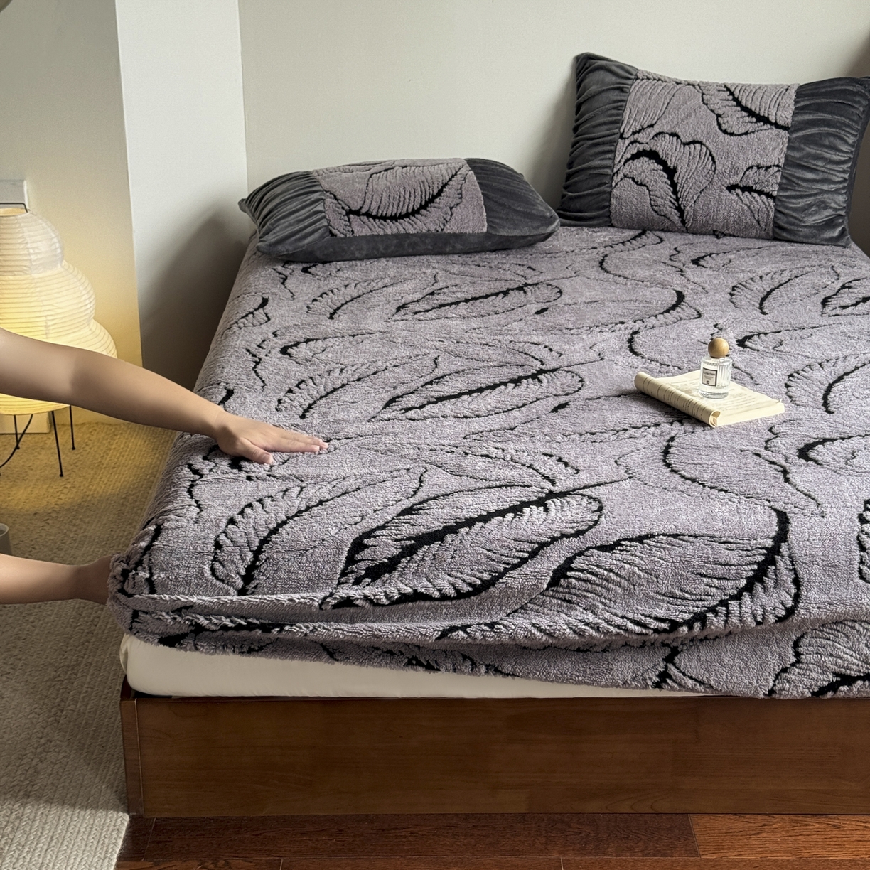 91家纺网 家纺一手货源 找家纺 新印象 2025新款阳离子绒保暖床笠 阳离子绒-樊林灰