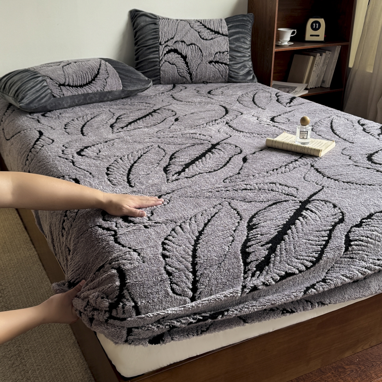 91家纺网 家纺一手货源 找家纺 新印象 2025新款阳离子绒保暖床笠 阳离子绒-樊林灰