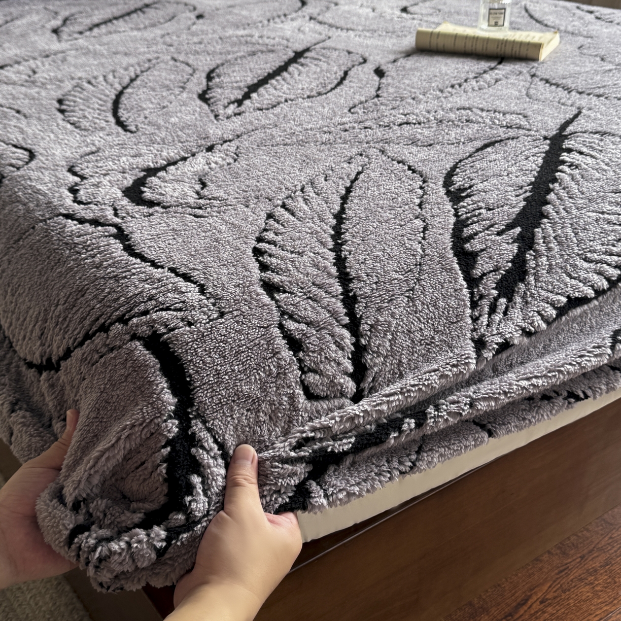 91家纺网 家纺一手货源 找家纺 新印象 2025新款阳离子绒保暖床笠 阳离子绒-樊林灰