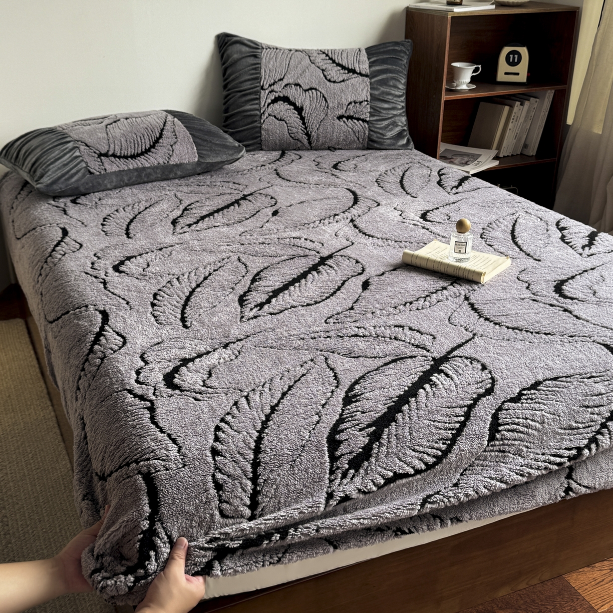 91家纺网 家纺一手货源 找家纺 新印象 2025新款阳离子绒保暖床笠 阳离子绒-樊林灰