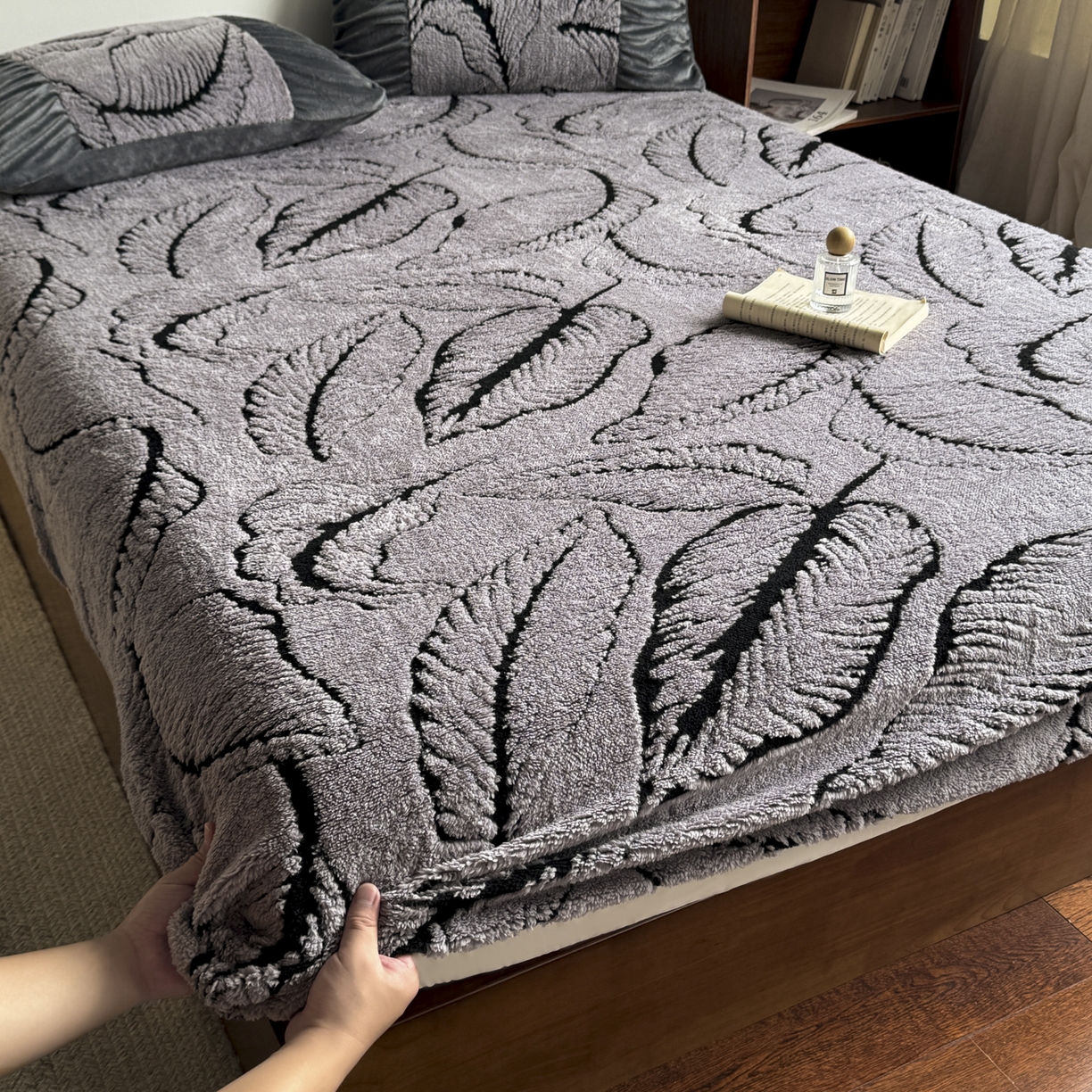 91家纺网 家纺一手货源 找家纺 新印象 2025新款阳离子绒保暖床笠 阳离子绒-樊林灰