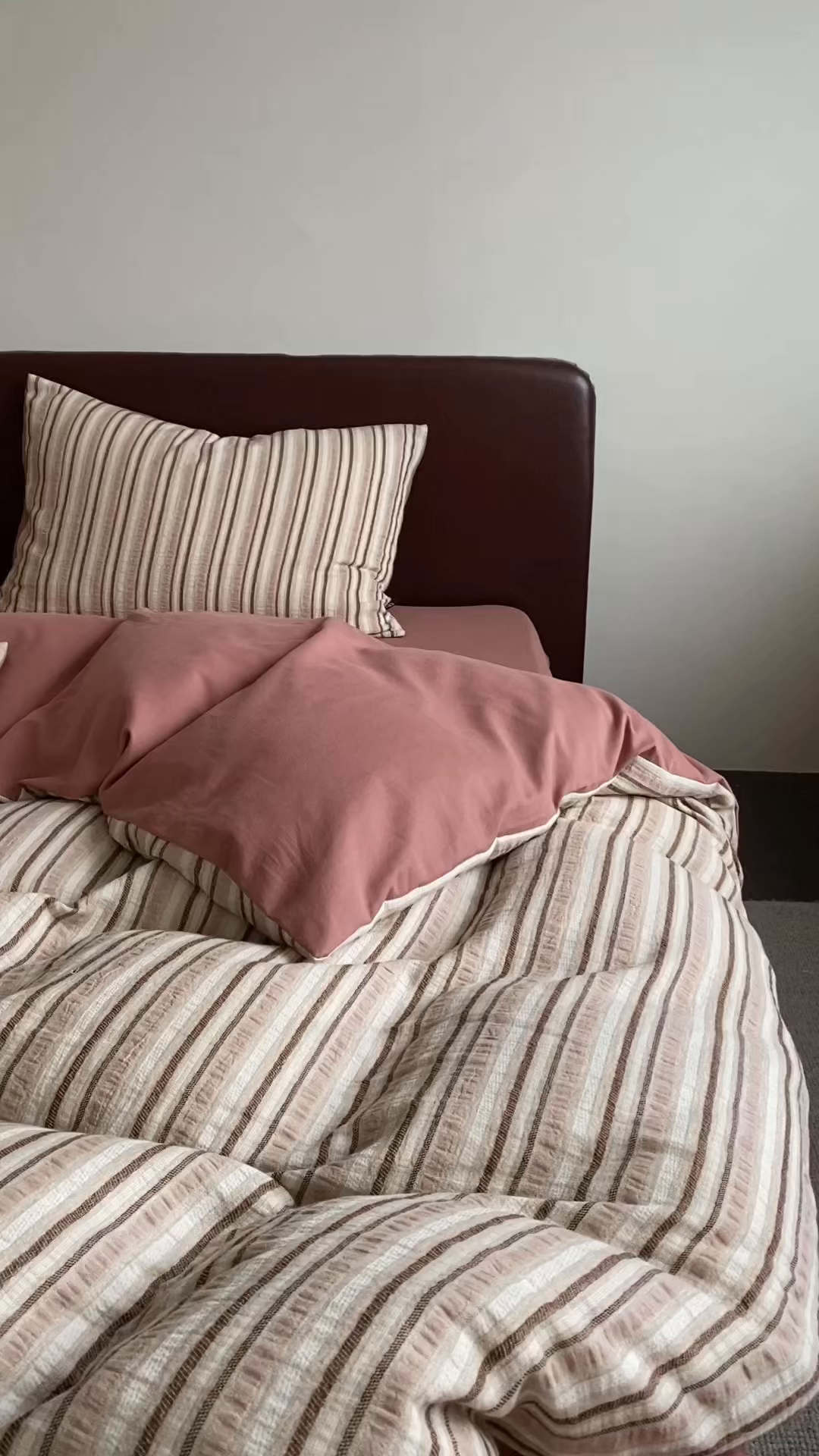 91家纺网 家纺一手货源 找家纺 旷野 2025新款全棉华夫格提花磨毛四件套 吉野-丝绒红