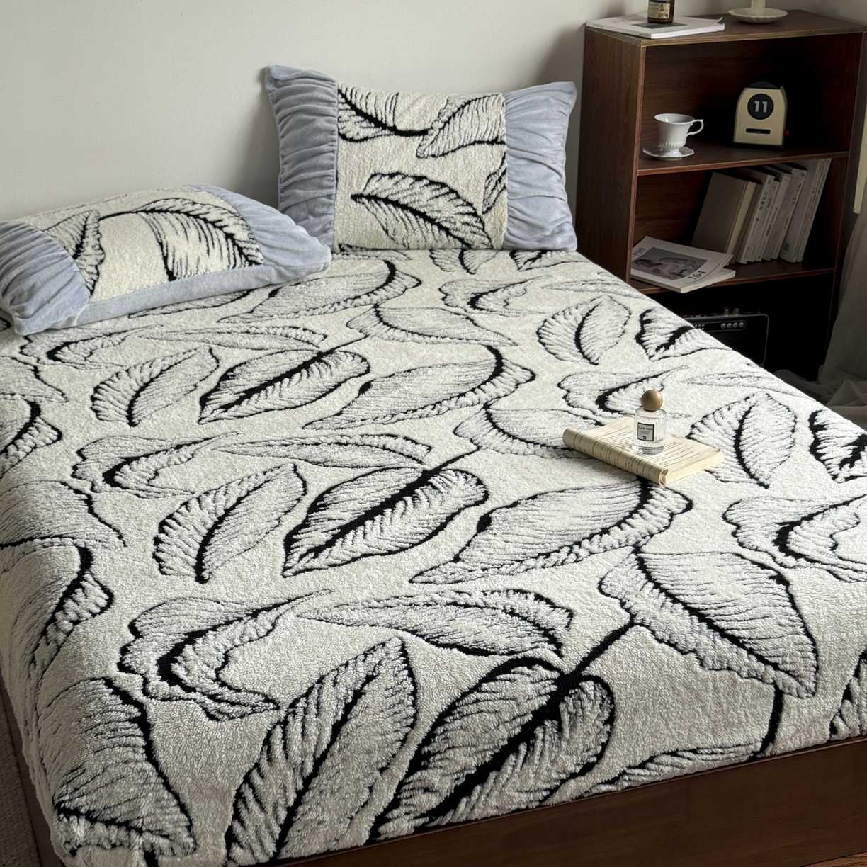 91家纺网 家纺一手货源 找家纺 新印象 2025新款阳离子绒保暖床笠 阳离子绒-樊林奶白