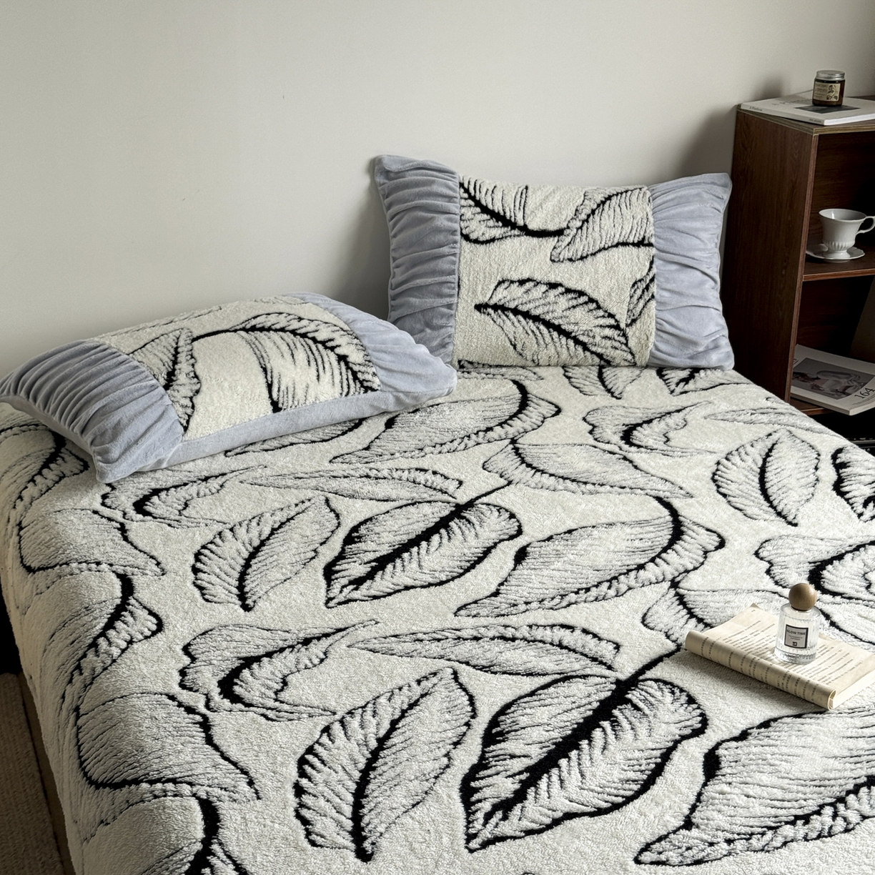 91家纺网 家纺一手货源 找家纺 新印象 2025新款阳离子绒保暖床笠 阳离子绒-樊林奶白