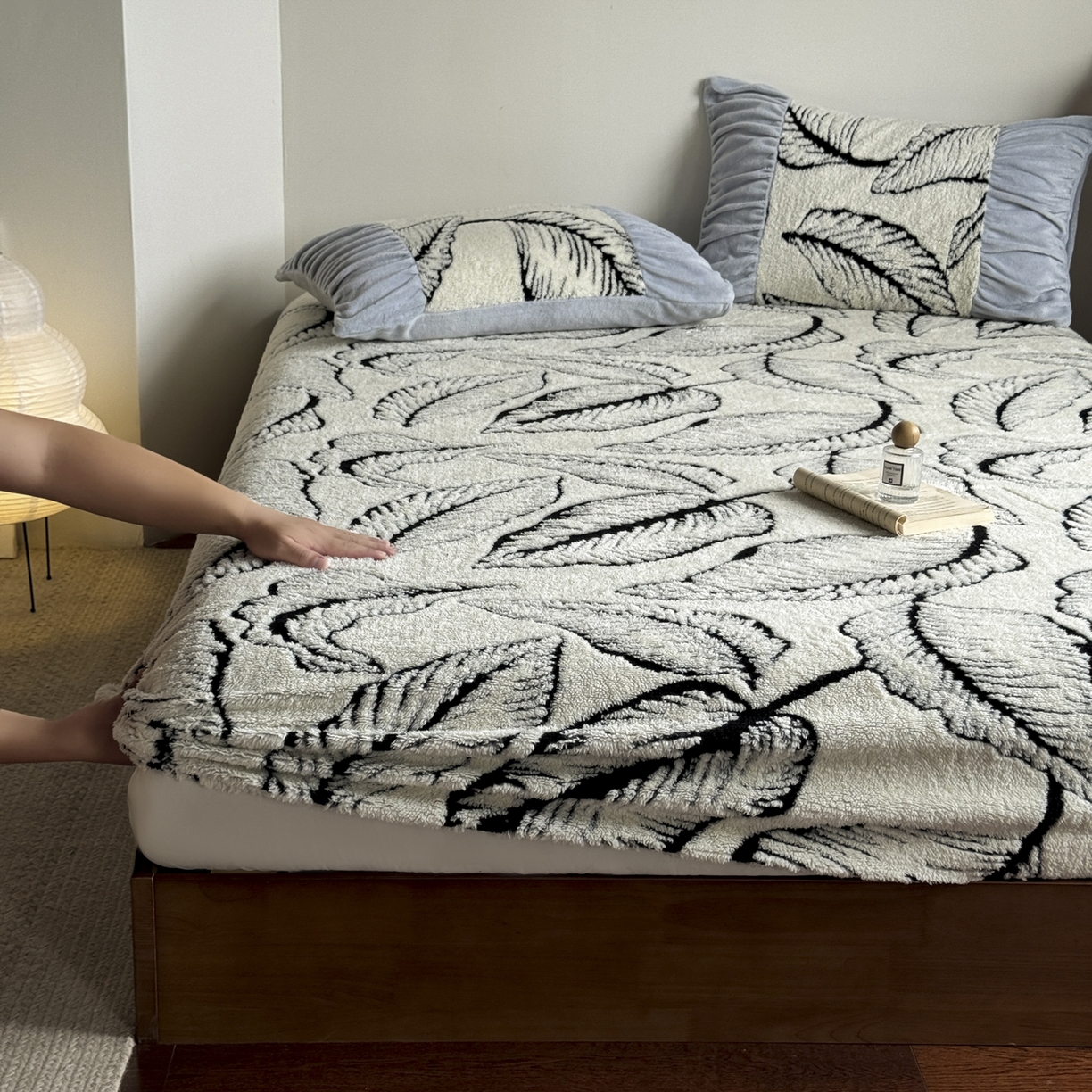 91家纺网 家纺一手货源 找家纺 新印象 2025新款阳离子绒保暖床笠 阳离子绒-樊林奶白