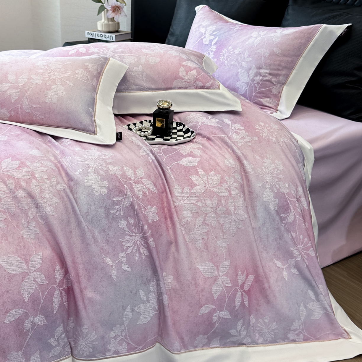 91家纺网 家纺一手货源 找家纺  2025冬季热款A类加厚磨毛四件套全棉纯棉数码印花保暖被套床单高端轻奢风床笠床上用品 瑾姝-黛紫