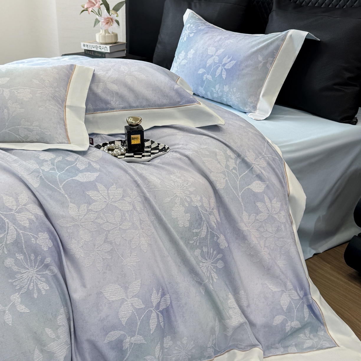 91家纺网 家纺一手货源 找家纺  2025冬季热款A类加厚磨毛四件套全棉纯棉数码印花保暖被套床单高端轻奢风床笠床上用品 瑾姝-羽蓝