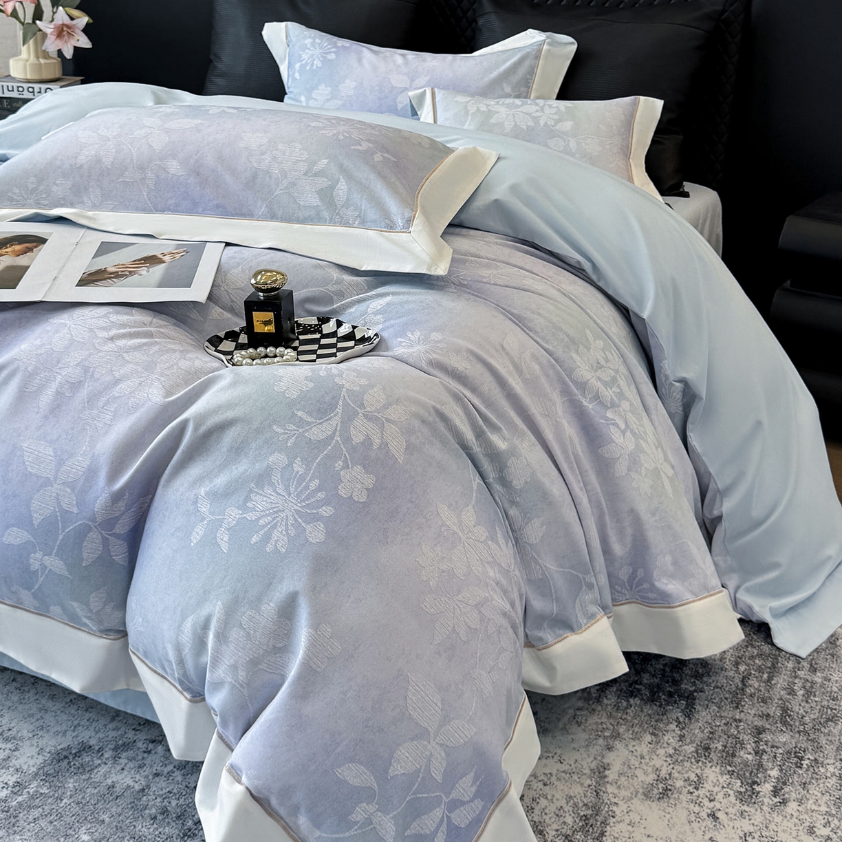 91家纺网 家纺一手货源 找家纺  2025冬季热款A类加厚磨毛四件套全棉纯棉数码印花保暖被套床单高端轻奢风床笠床上用品 瑾姝-羽蓝