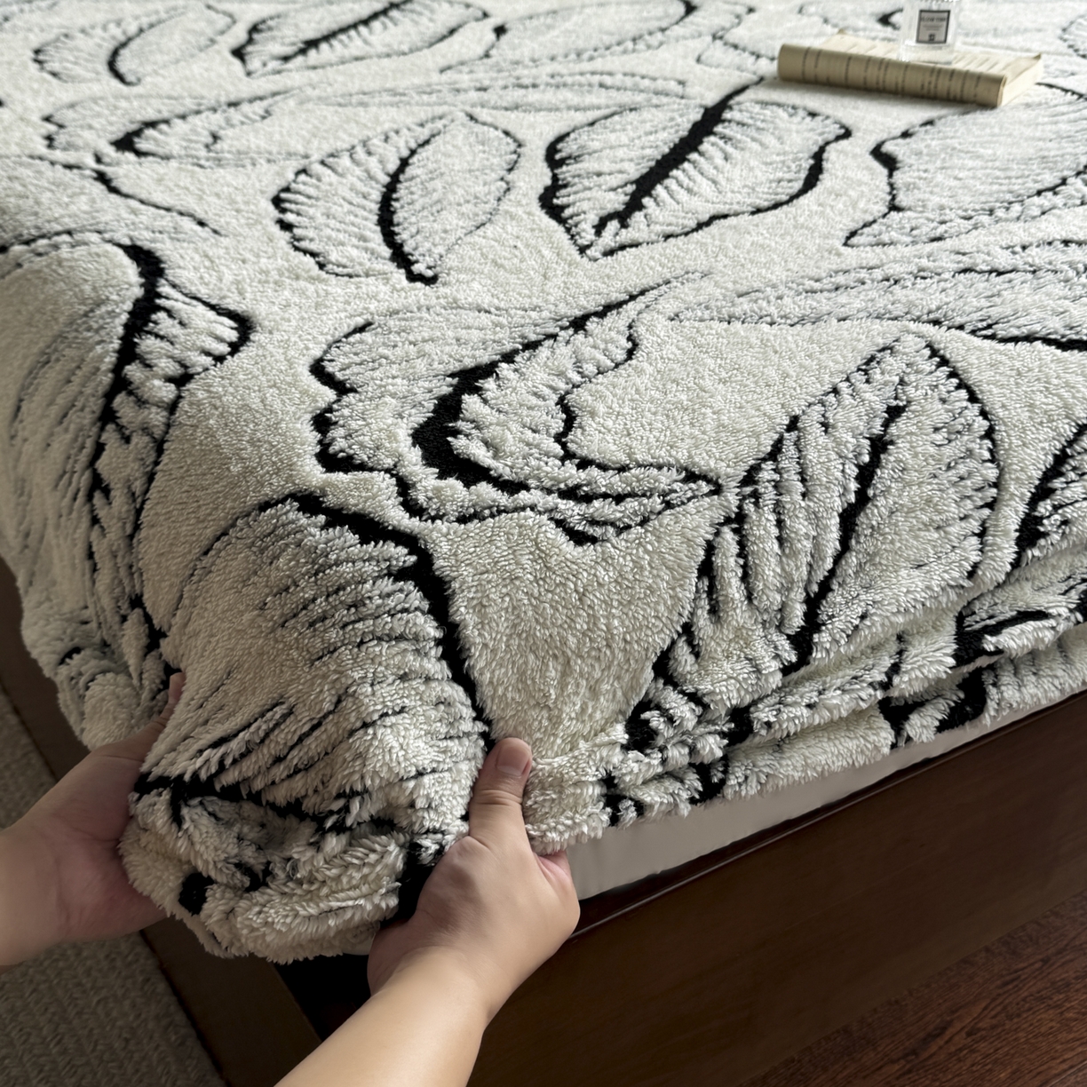 91家纺网 家纺一手货源 找家纺 新印象 2025新款阳离子绒保暖床笠 阳离子绒-樊林奶白