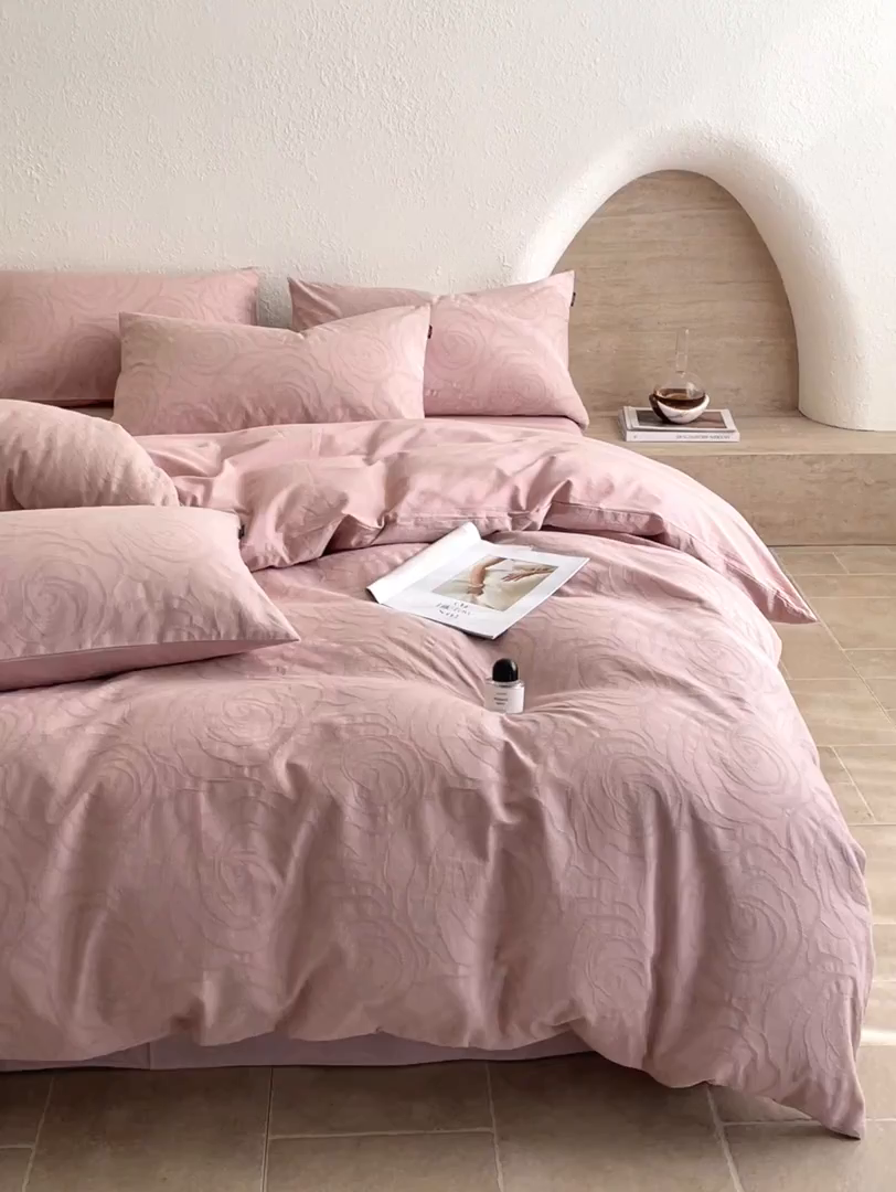 91家纺网 家纺一手货源 找家纺 宜代光年 2025新款色织水洗棉提花四件套（第二批） 夜未央-粉