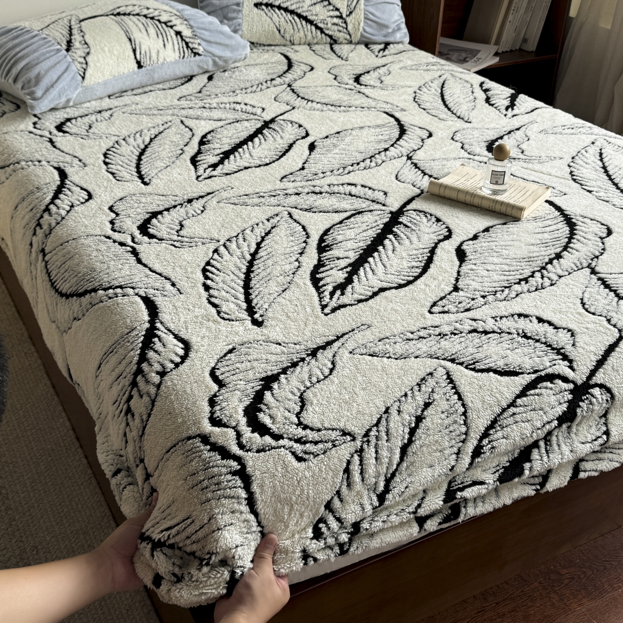 91家纺网 家纺一手货源 找家纺 新印象 2025新款阳离子绒保暖床笠 阳离子绒-樊林奶白