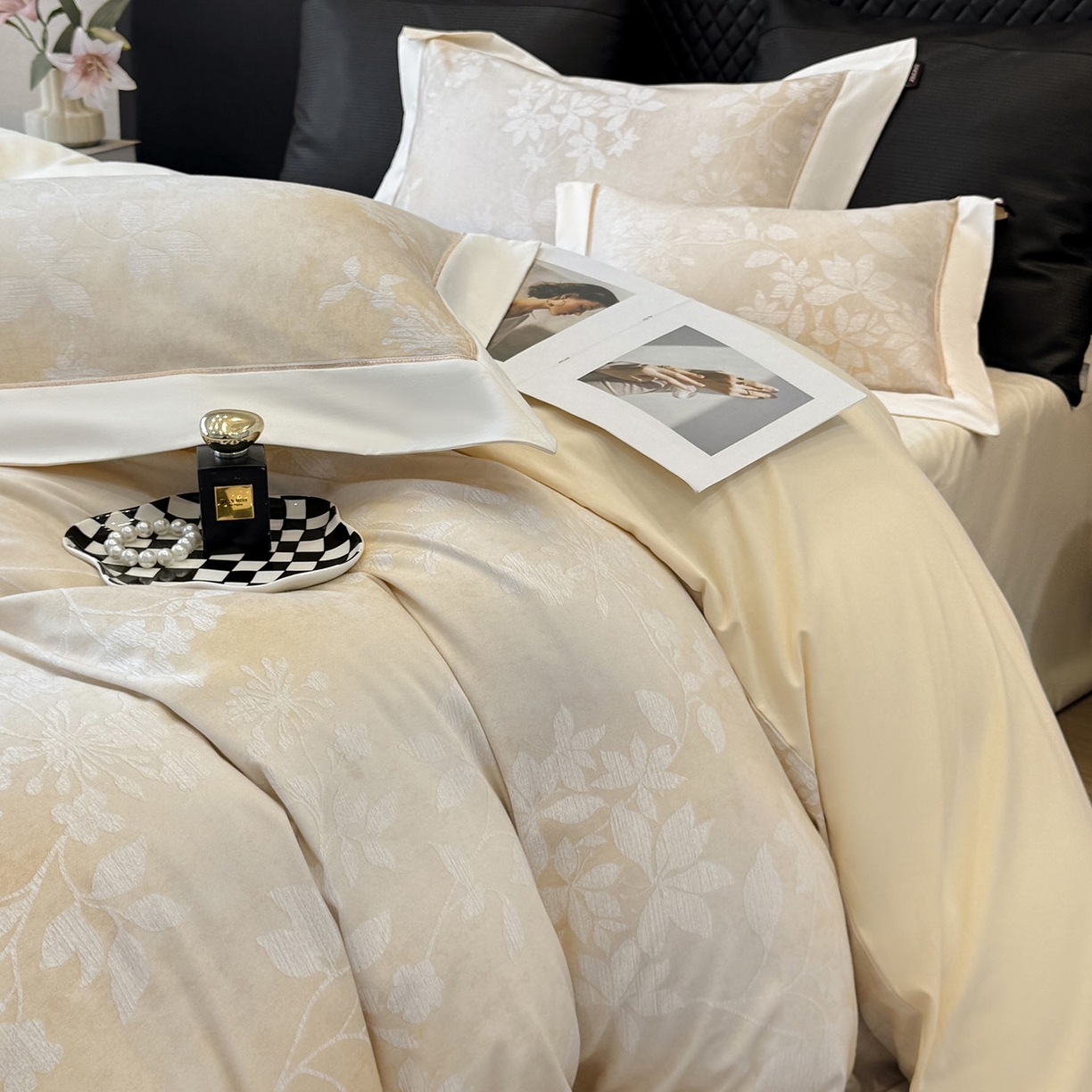 91家纺网 家纺一手货源 找家纺  2025冬季热款A类加厚磨毛四件套全棉纯棉数码印花保暖被套床单高端轻奢风床笠床上用品 瑾姝-奶杏