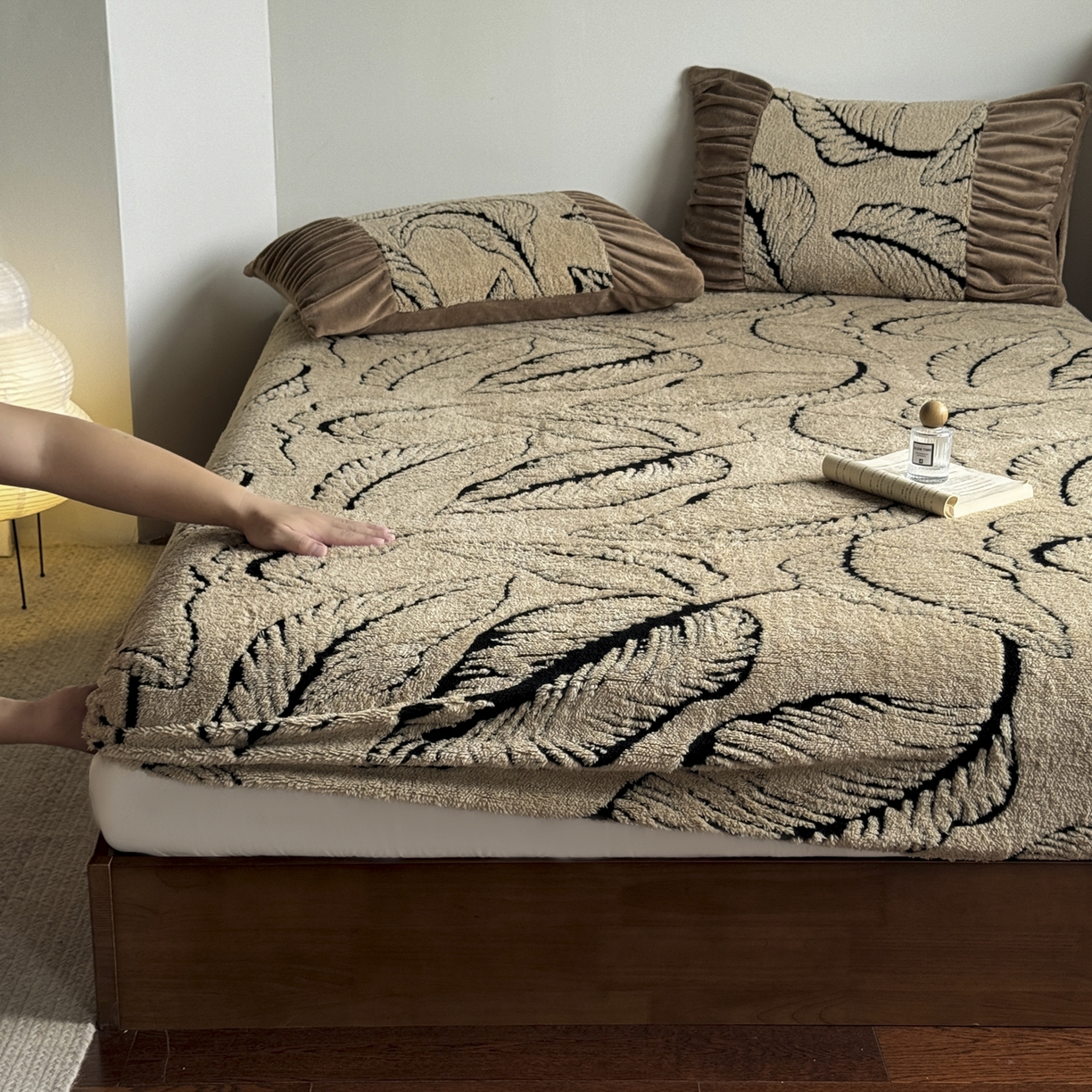 91家纺网 家纺一手货源 找家纺 新印象 2025新款阳离子绒保暖床笠 阳离子绒-樊林驼