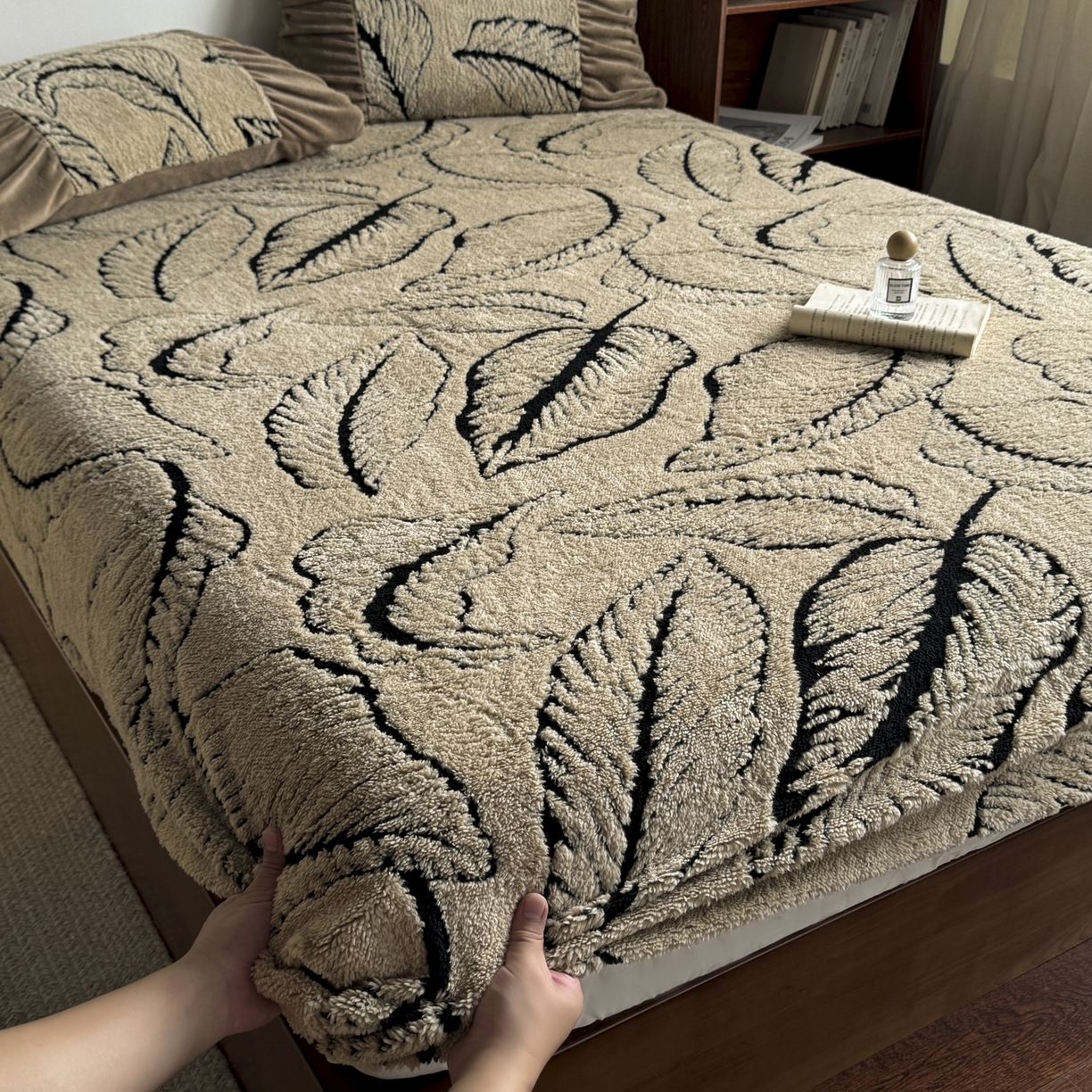 91家纺网 家纺一手货源 找家纺 新印象 2025新款阳离子绒保暖床笠 阳离子绒-樊林驼