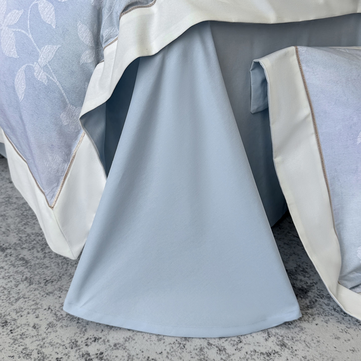 91家纺网 家纺一手货源 找家纺  2025冬季热款A类加厚磨毛四件套全棉纯棉数码印花保暖被套床单高端轻奢风床笠床上用品 瑾姝-羽蓝