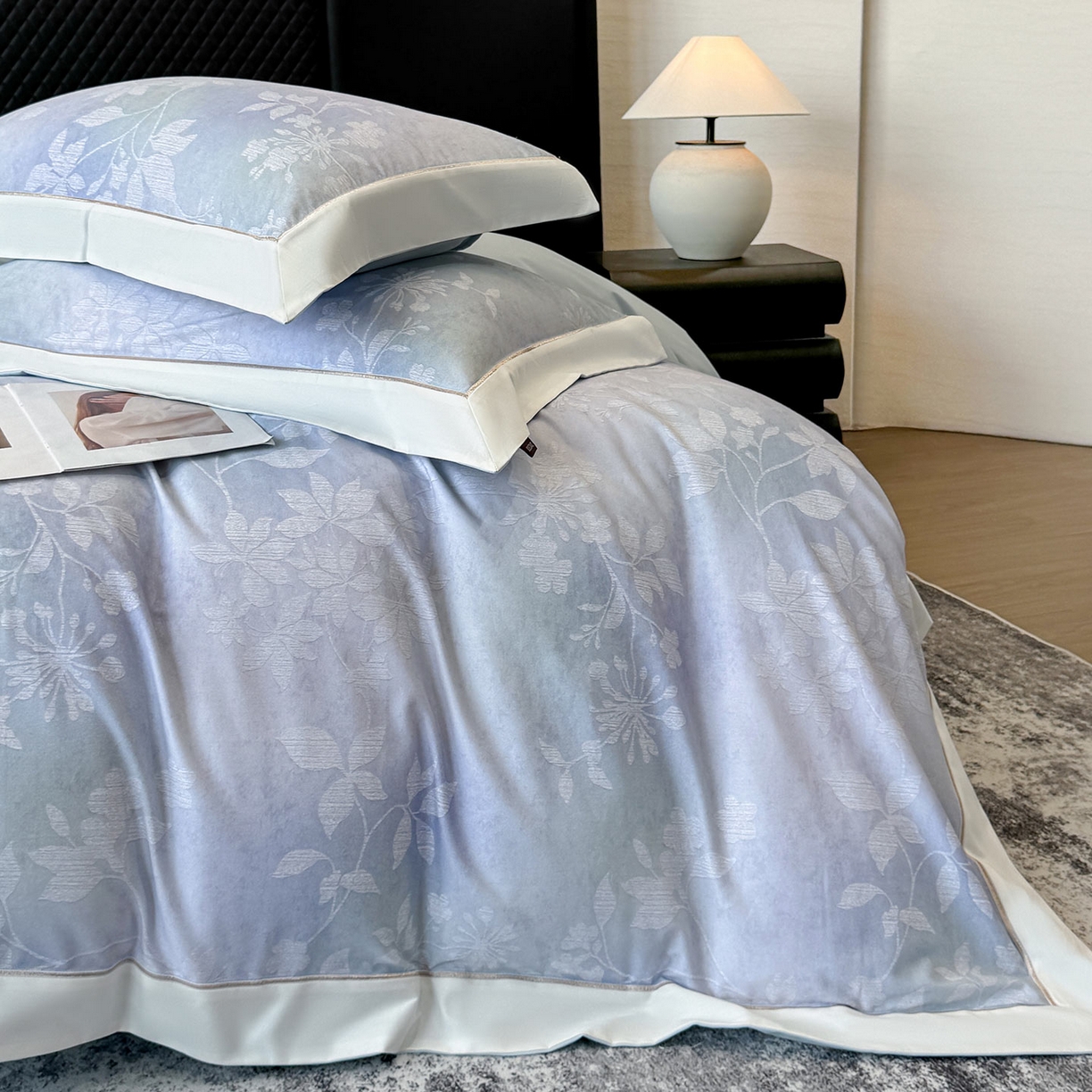 91家纺网 家纺一手货源 找家纺  2025冬季热款A类加厚磨毛四件套全棉纯棉数码印花保暖被套床单高端轻奢风床笠床上用品 瑾姝-羽蓝