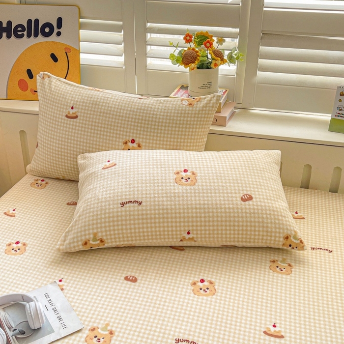 91家纺网 家纺一手货源 找家纺 爱屋及屋 2025新款牛奶绒印花床单 蛋糕小熊