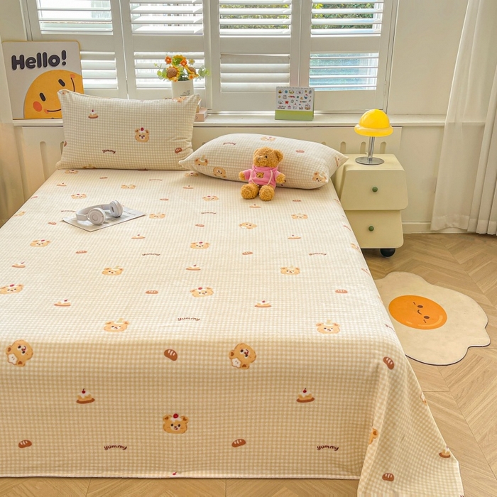 91家纺网 家纺一手货源 找家纺 爱屋及屋 2025新款牛奶绒印花床单 蛋糕小熊