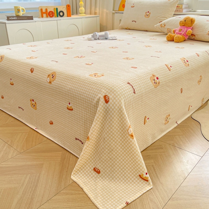 91家纺网 家纺一手货源 找家纺 爱屋及屋 2025新款牛奶绒印花床单 蛋糕小熊