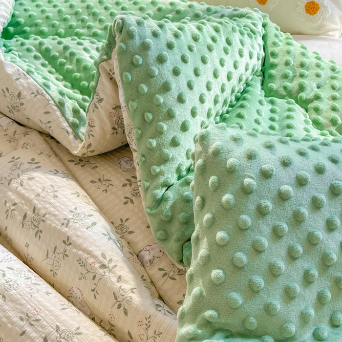 91家纺网 家纺一手货源 找家纺 美宜家 2025新款豆豆绒冬被子皱皱棉提花春秋被芯豆豆被 花语兔