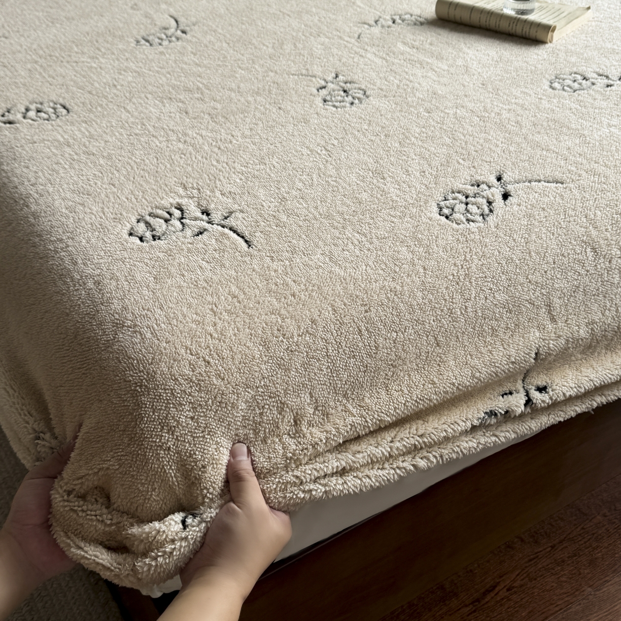 91家纺网 家纺一手货源 找家纺 新印象 2025新款阳离子绒保暖床笠 阳离子绒-赫本