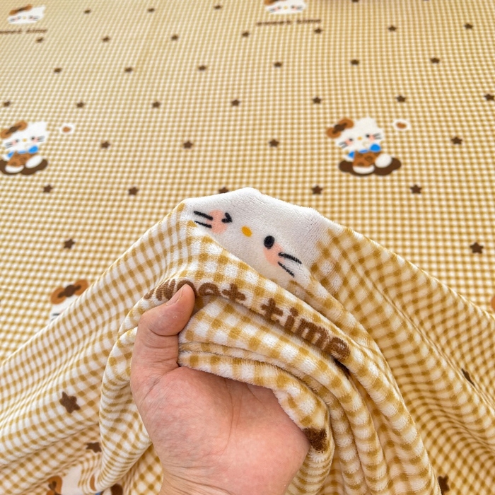 91家纺网 家纺一手货源 找家纺 爱屋及屋 2025新款牛奶绒印花床单 可爱猫