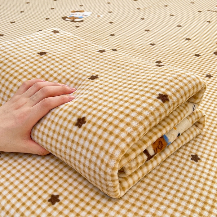 91家纺网 家纺一手货源 找家纺 爱屋及屋 2025新款牛奶绒印花床单 可爱猫