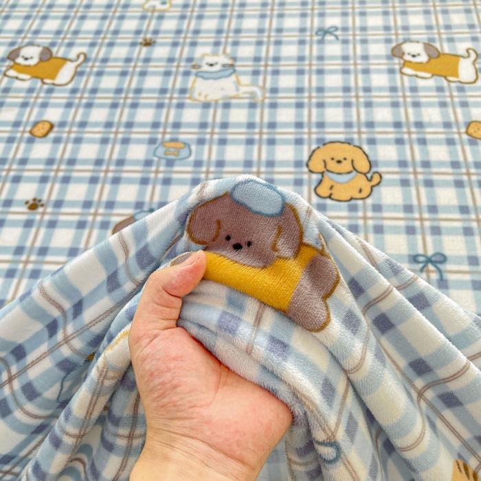 91家纺网 家纺一手货源 找家纺 爱屋及屋 2025新款牛奶绒印花床单 蓝格萌狗