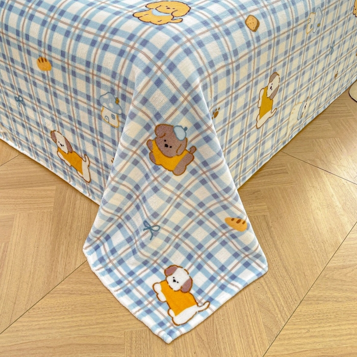 91家纺网 家纺一手货源 找家纺 爱屋及屋 2025新款牛奶绒印花床单 蓝格萌狗