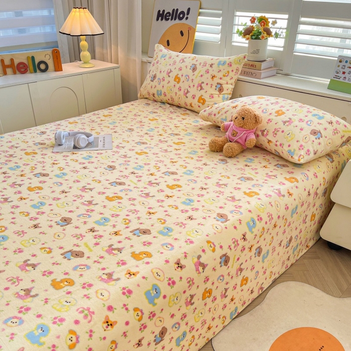 91家纺网 家纺一手货源 找家纺 爱屋及屋 2025新款牛奶绒印花床单 萌宠派对