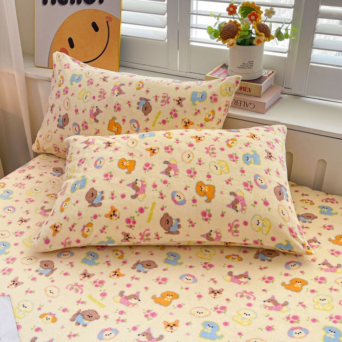 91家纺网 家纺一手货源 找家纺 爱屋及屋 2025新款牛奶绒印花床单 萌宠派对