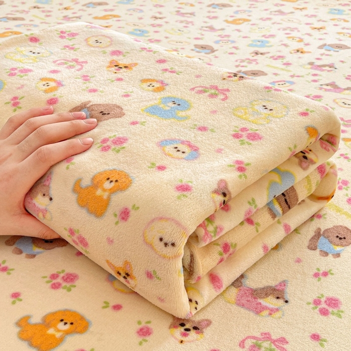 91家纺网 家纺一手货源 找家纺 爱屋及屋 2025新款牛奶绒印花床单 萌宠派对