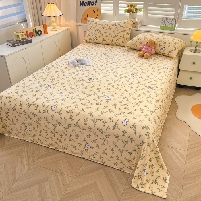 91家纺网 家纺一手货源 找家纺 爱屋及屋 2025新款牛奶绒印花床单 山茶小兔